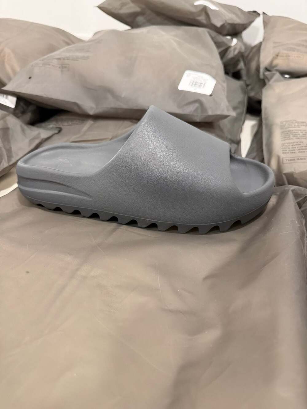 Adidas Yeezy Slide 'Slate Grey' ID2350 Size 9 - Picture 2 of 8